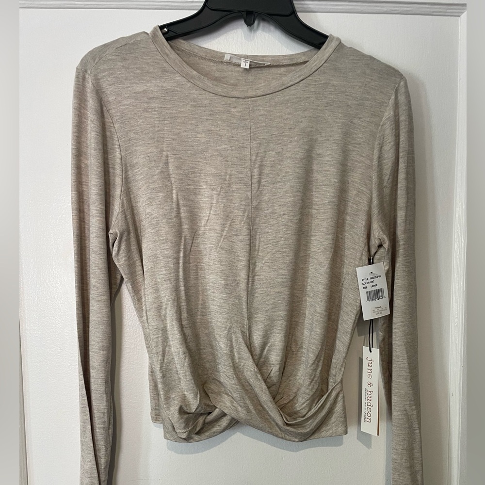 🆕 New with tags June & Hudson top